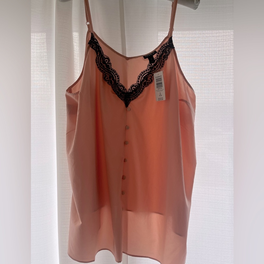 NWT Torrid Camisole Peach w Black Lace & Button Detail Size 2X (18-20)